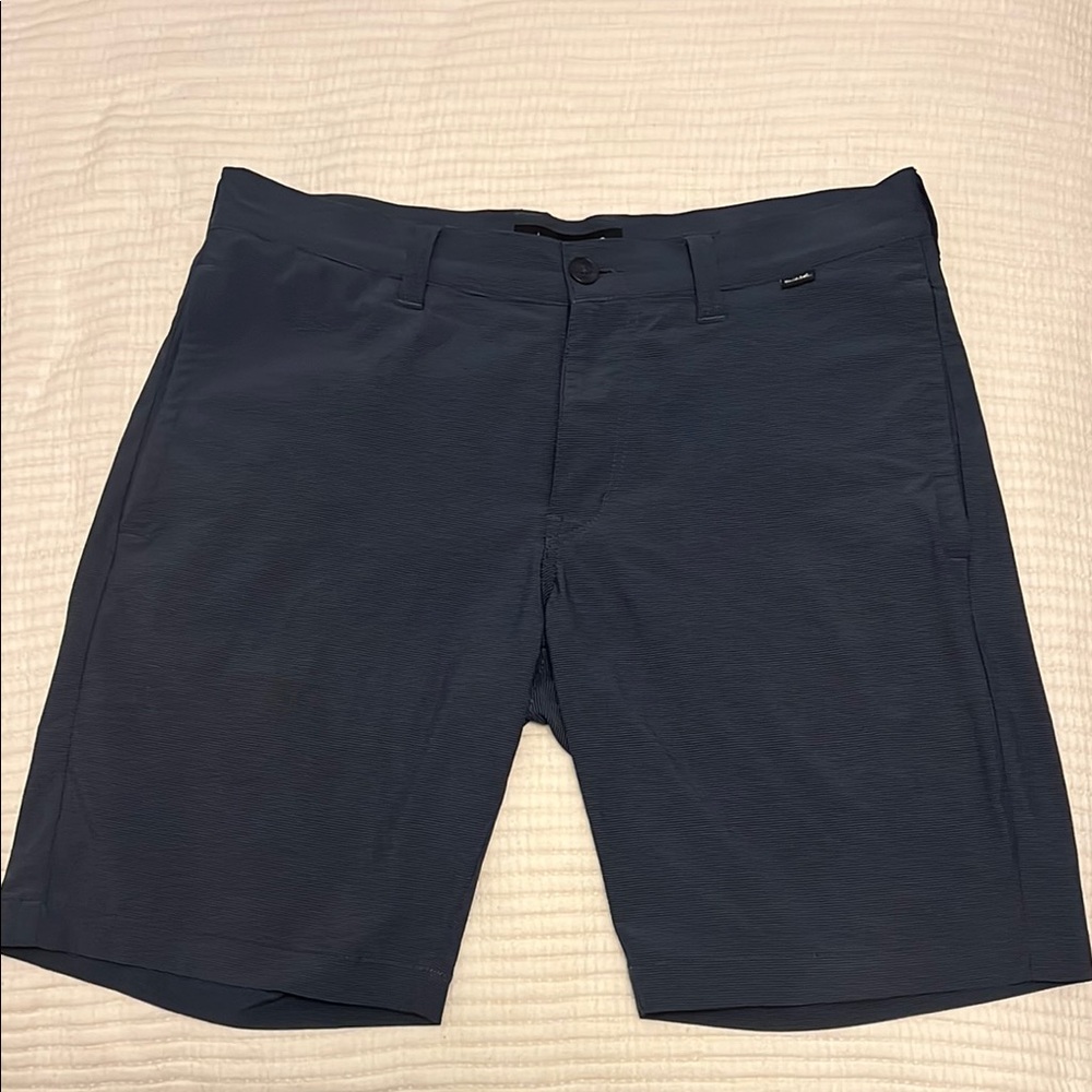 Men’s Travis Mathew Blue Performance Shorts, Size 32